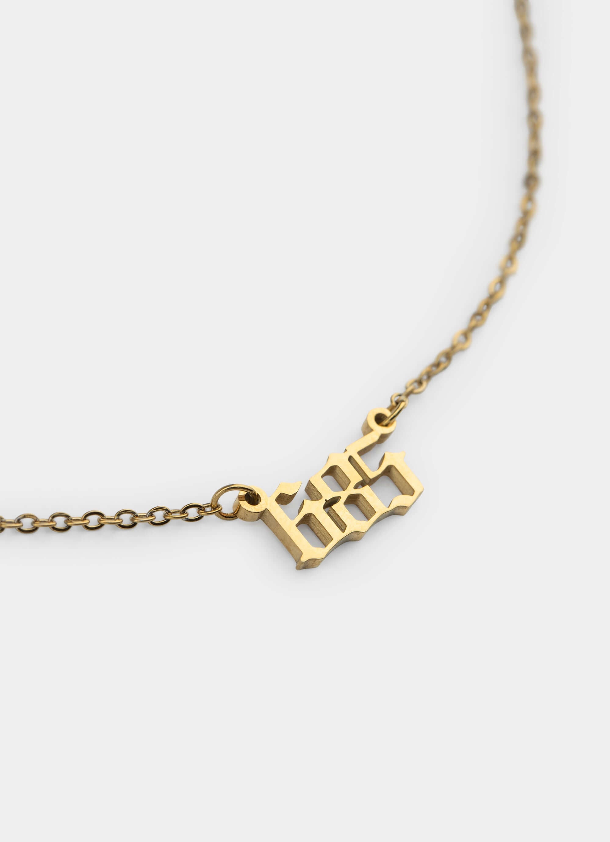gold plated necklace – bold 685 pendant – Vendetta Jewellery