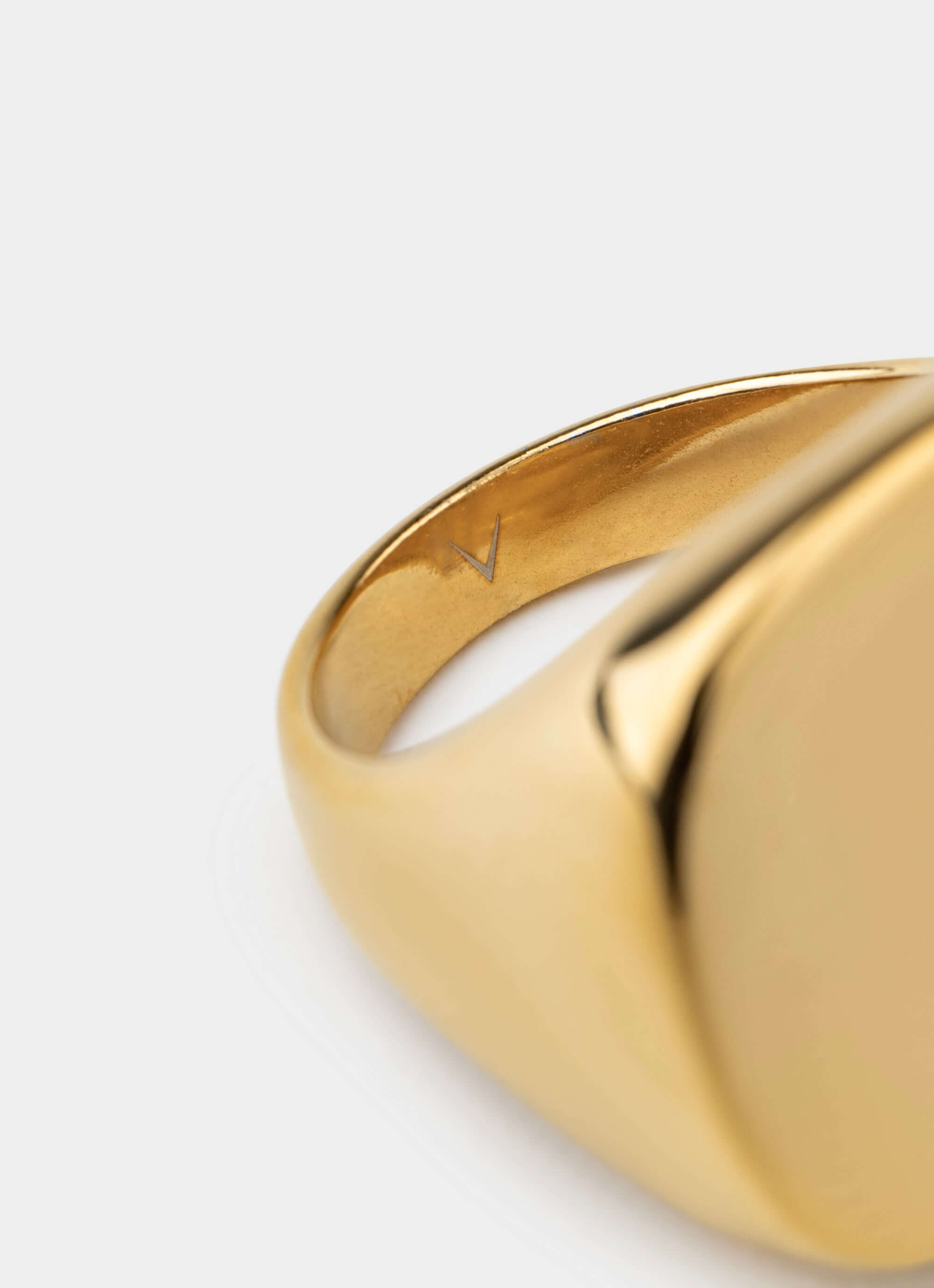 18k gold plated rounded signet ring – Vendetta Jewellery
