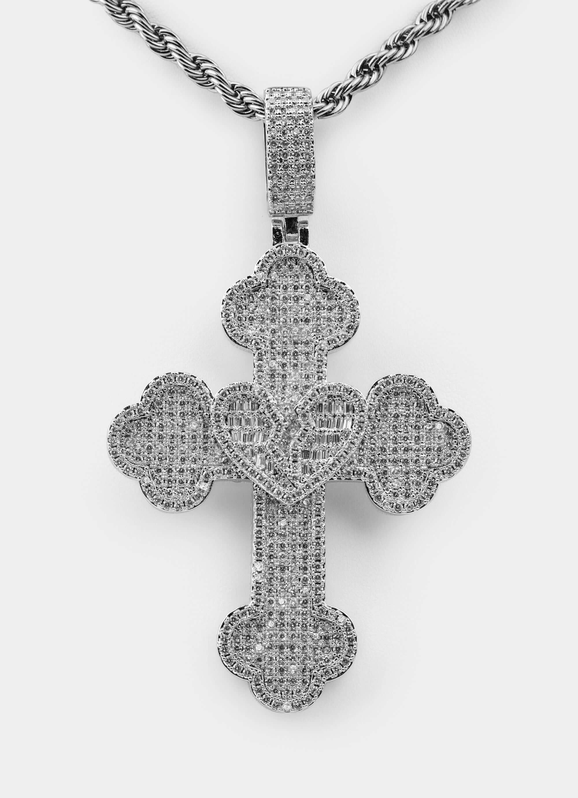 palladium plated pendant – cross design with heart – Vendetta Jewellery