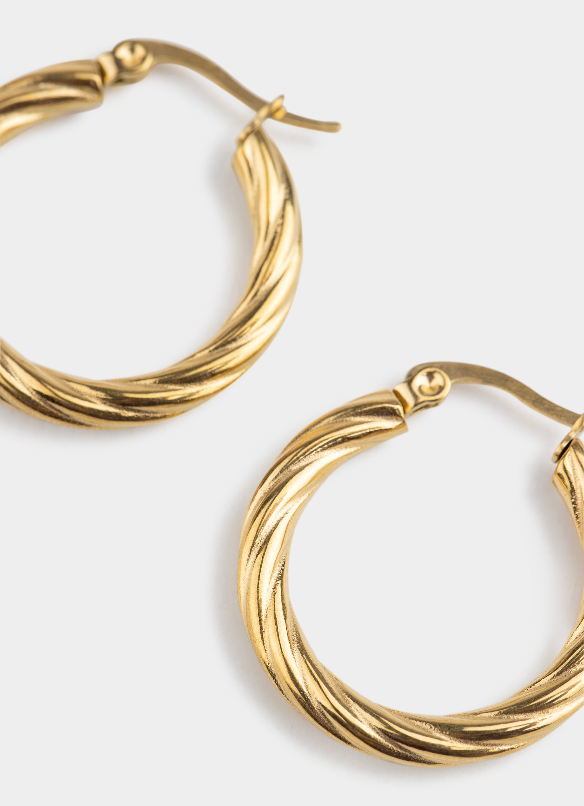 Twisted Hoop Earring 25mm- 18K Gold Plated