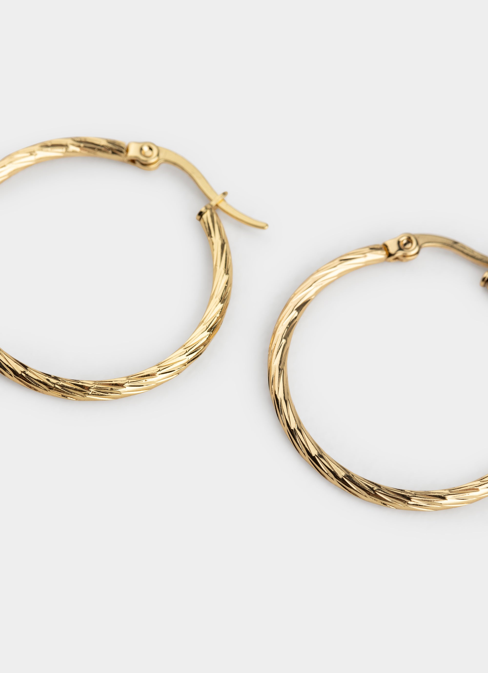 Twisted Hoop Earring 30mm- 18K Gold Plated
