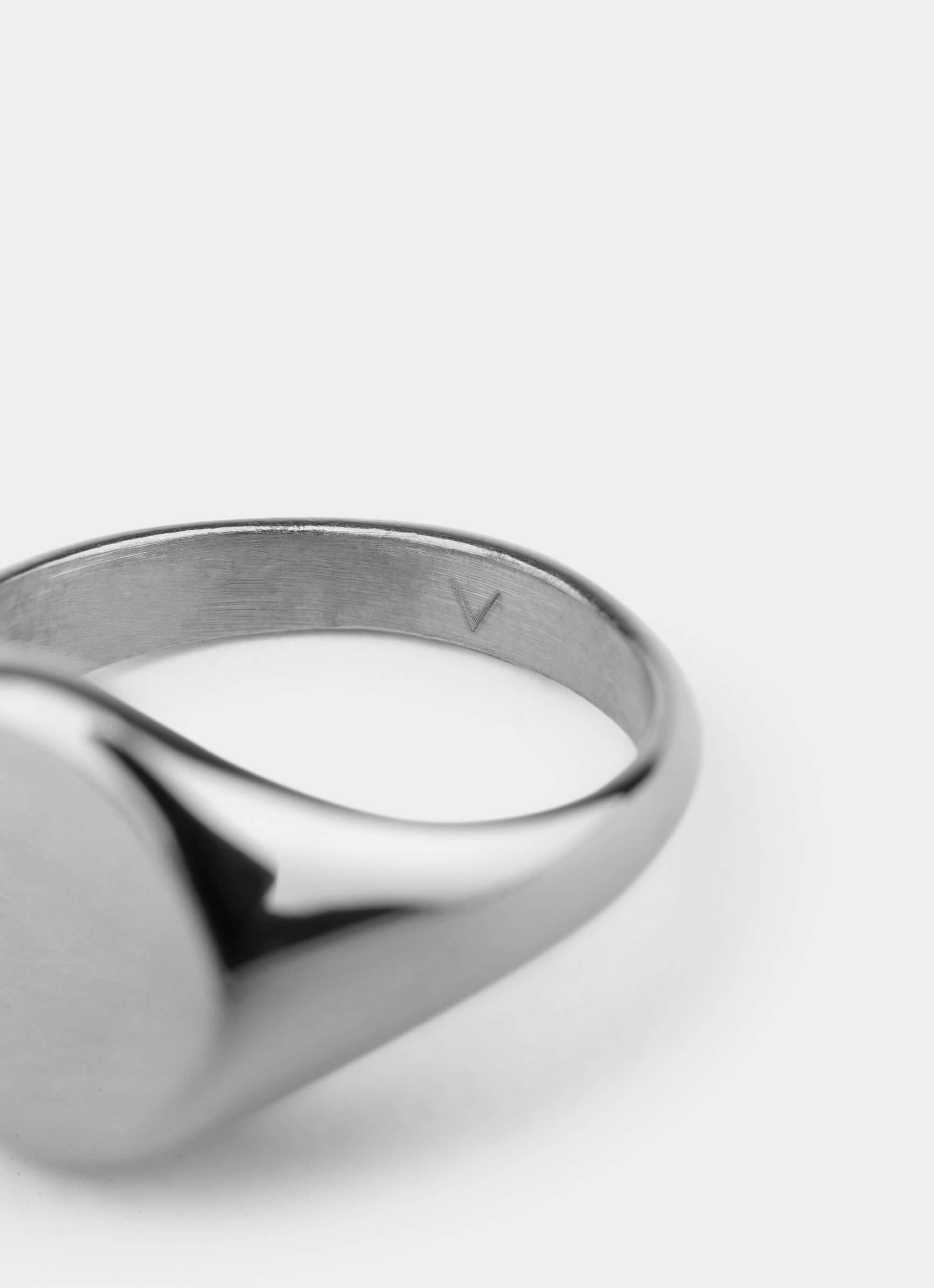 stainless steel small round signet ring – minimalist design – Vendetta Jewellery
